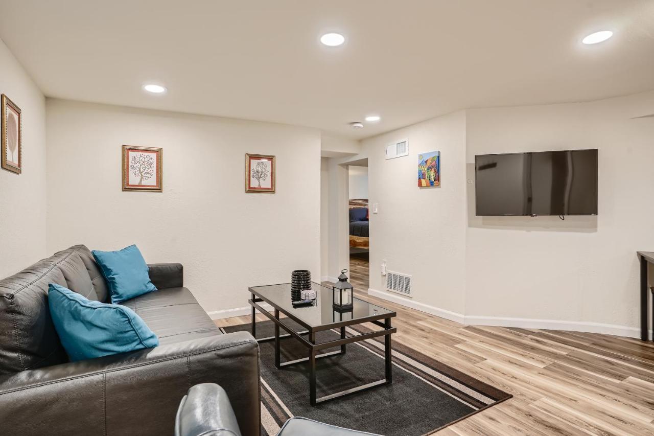 Sloans Lake Getaway - Basement Apartment Near Broncos And Downtown Denver Lakewood Buitenkant foto